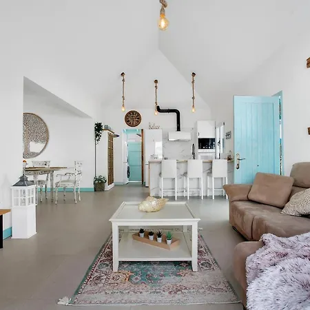 Orange Light With Private Pool 빌라 코라레호