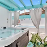 Orange Light With Private Pool Βίλα *