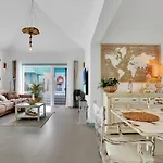 Βίλα Orange Light With Private Pool *