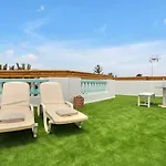 Orange Light With Private Pool * Κοραλέχο