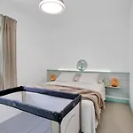 Orange Light With Private Pool * Κοραλέχο
