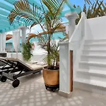 Orange Light With Private Pool * Κοραλέχο