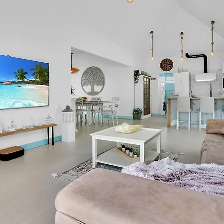 Βίλα Orange Light With Private Pool Κοραλέχο