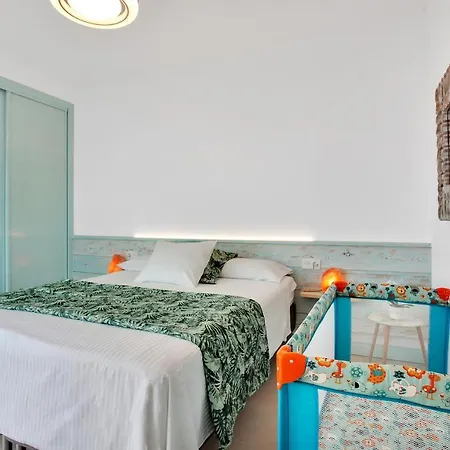 Orange Light With Private Pool * Κοραλέχο