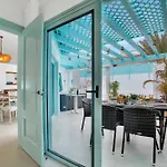 Orange Light With Private Pool コラレホ